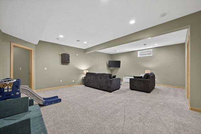 1948 Hadley Creek Drive NE, Rochester, MN 55906