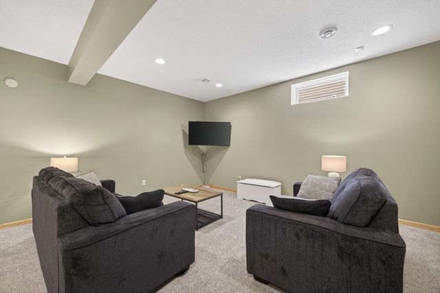 1948 Hadley Creek Drive NE, Rochester, MN 55906