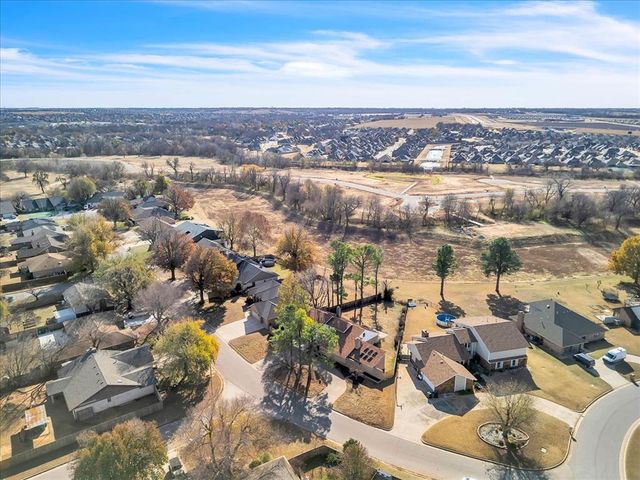 10316 Bonnycastle Drive, Yukon, OK 73099