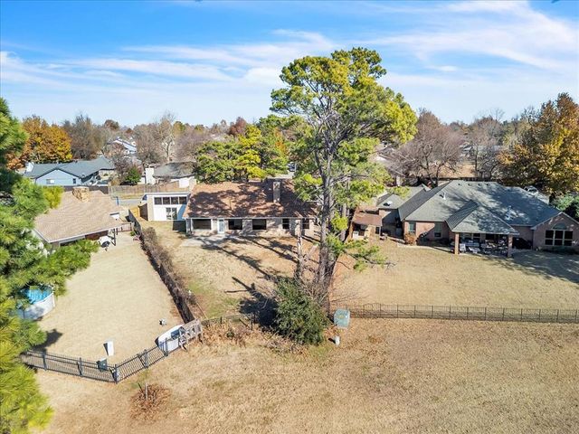 10316 Bonnycastle Drive, Yukon, OK 73099