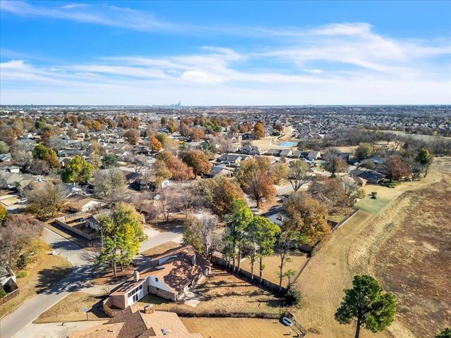 10316 Bonnycastle Drive, Yukon, OK 73099