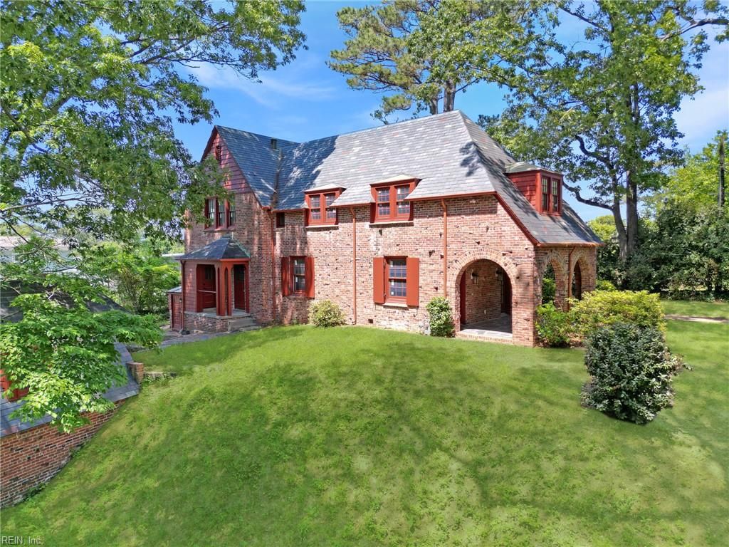 300 Bay Colony DR, Virginia Beach, VA 23451