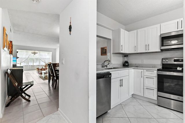 2860 SW 22nd Avenue 4040, Delray Beach, FL 33445