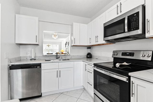 2860 SW 22nd Avenue 4040, Delray Beach, FL 33445