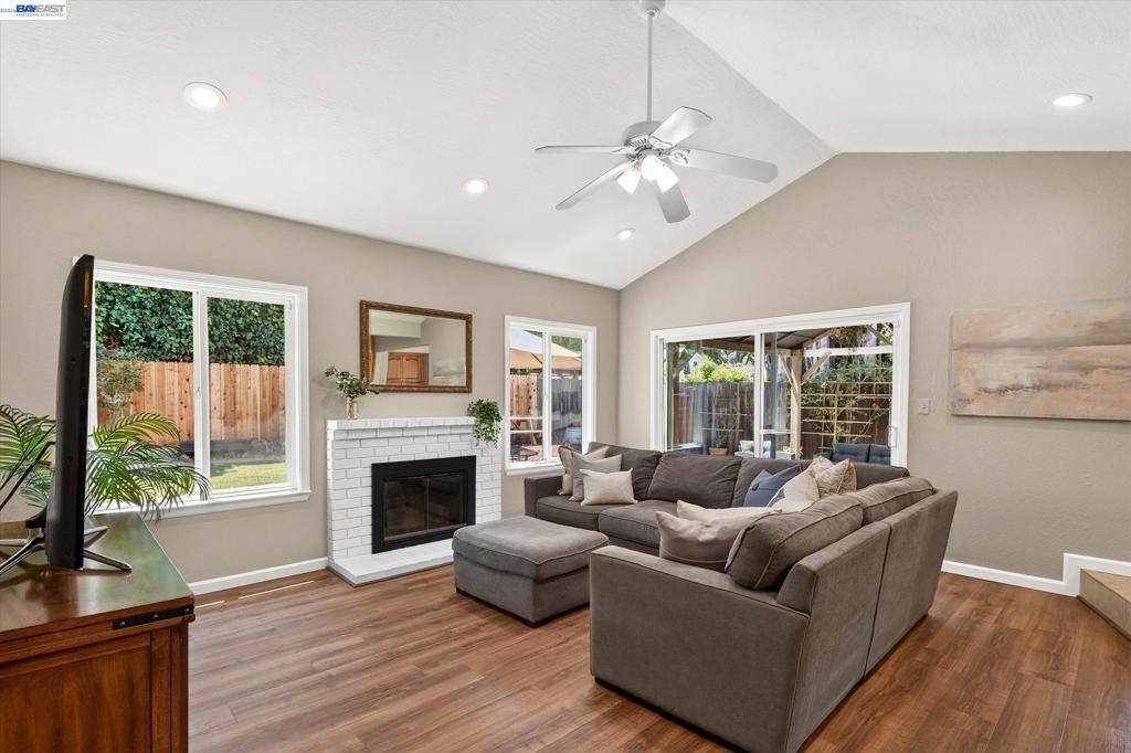 Image 15 of property listing at 4634 Klamath Ct, Pleasanton, CA 94566