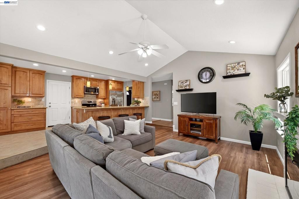 Image 17 of property listing at 4634 Klamath Ct, Pleasanton, CA 94566