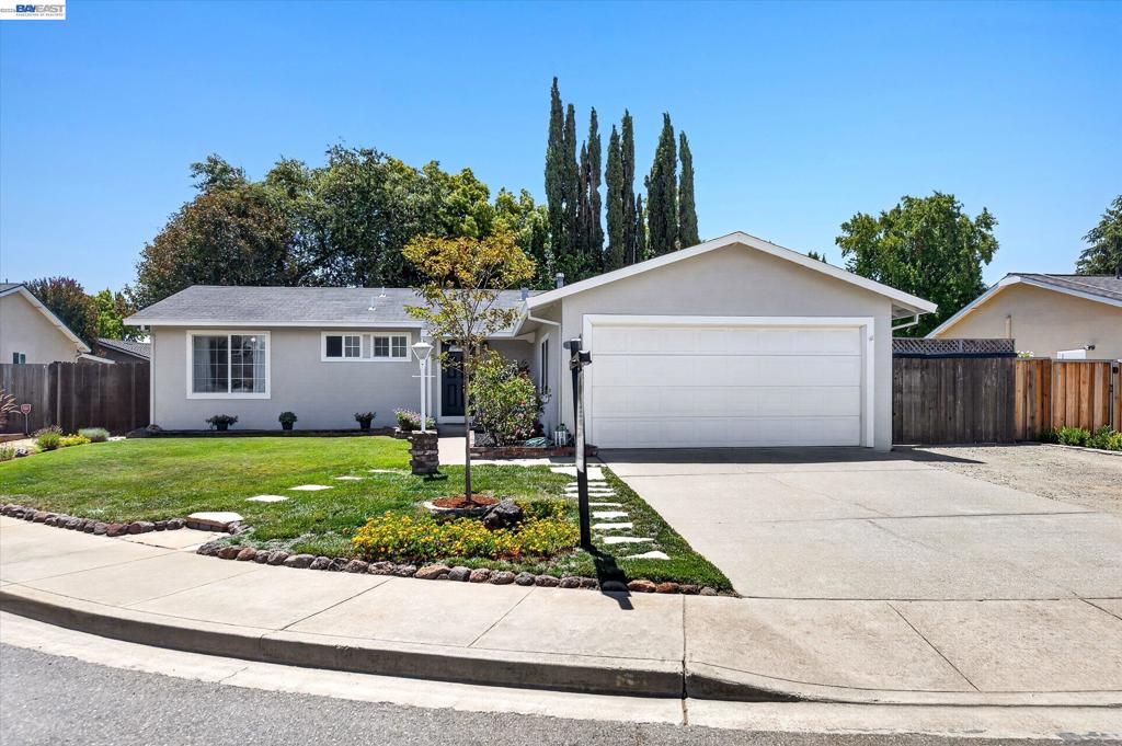 Image 2 of property listing at 4634 Klamath Ct, Pleasanton, CA 94566