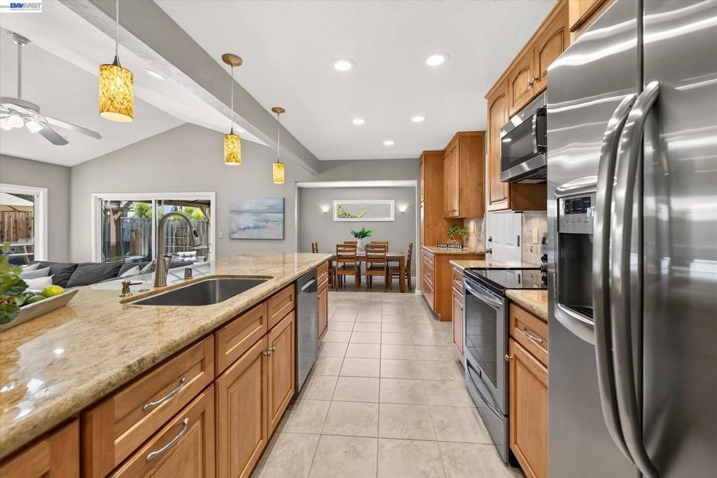 Image 5 of property listing at 4634 Klamath Ct, Pleasanton, CA 94566