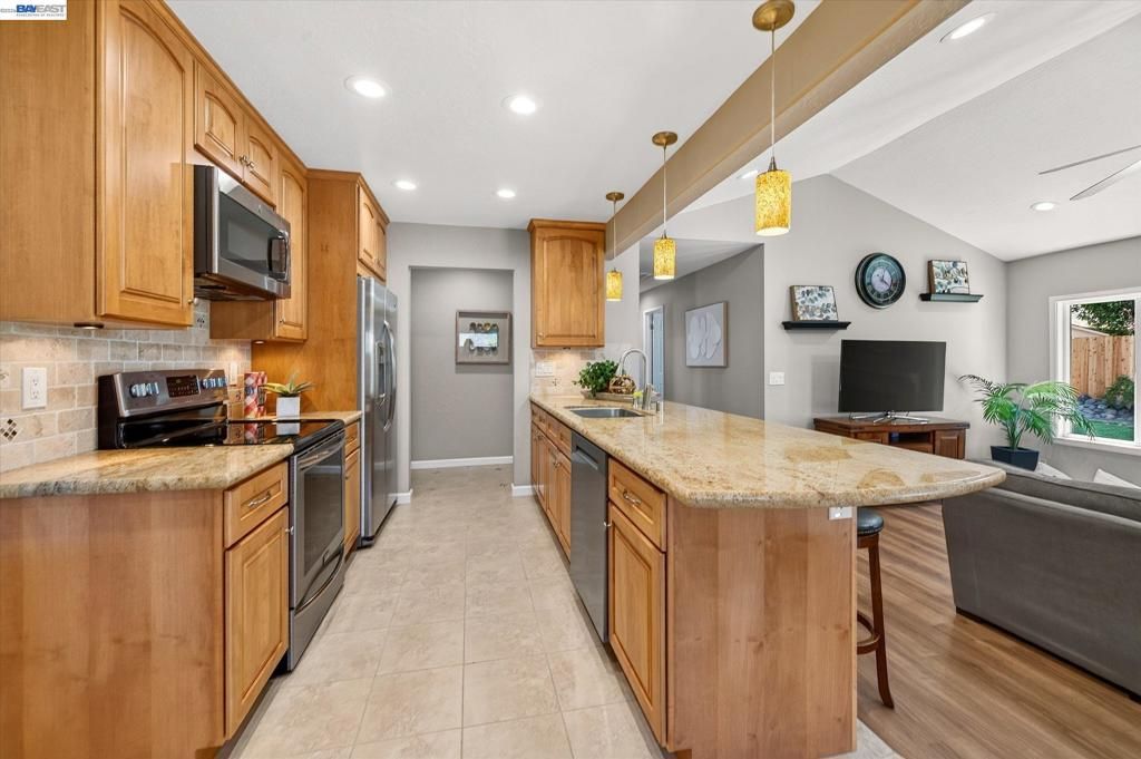 Image 6 of property listing at 4634 Klamath Ct, Pleasanton, CA 94566