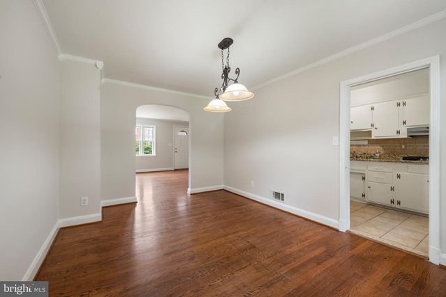 238 MEDWICK GARTH E, Catonsville, MD 21228