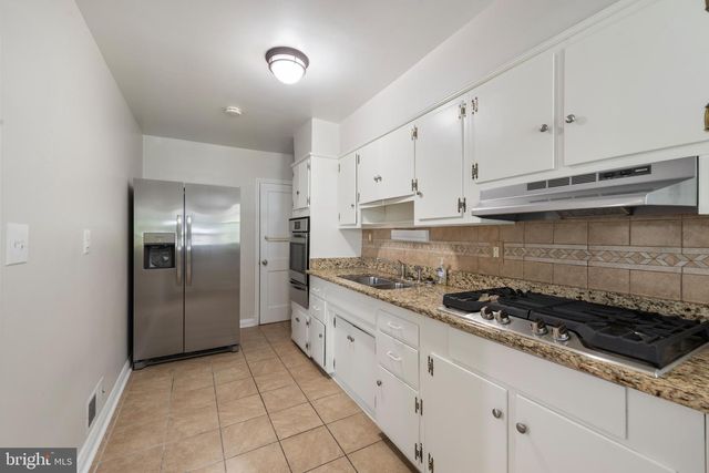 238 MEDWICK GARTH E, Catonsville, MD 21228