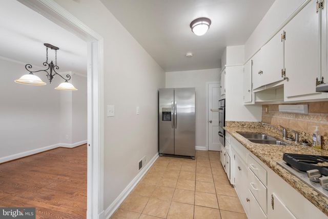 238 MEDWICK GARTH E, Catonsville, MD 21228
