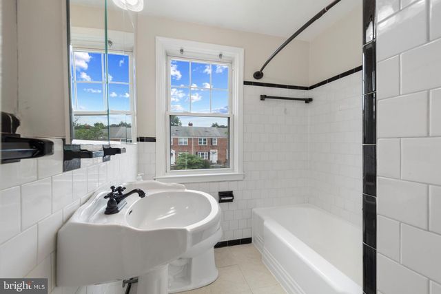 238 MEDWICK GARTH E, Catonsville, MD 21228