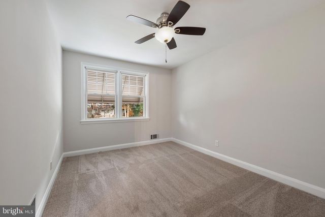 238 MEDWICK GARTH E, Catonsville, MD 21228