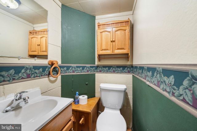 238 MEDWICK GARTH E, Catonsville, MD 21228