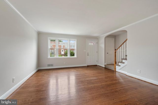 238 MEDWICK GARTH E, Catonsville, MD 21228
