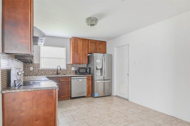 230 Bizerte Street, Houston, TX 77022