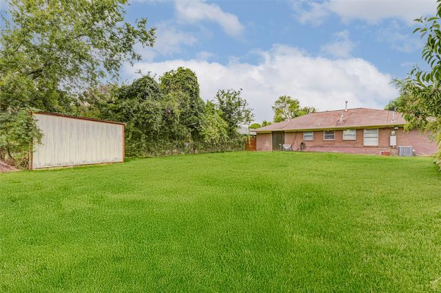 230 Bizerte Street, Houston, TX 77022