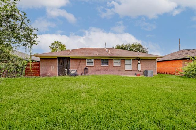 230 Bizerte Street, Houston, TX 77022