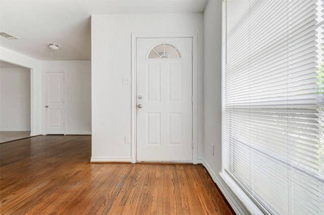 230 Bizerte Street, Houston, TX 77022