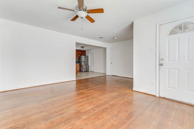 230 Bizerte Street, Houston, TX 77022