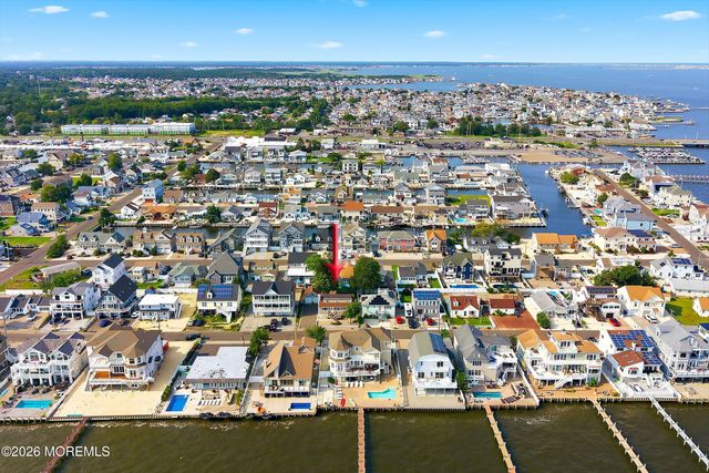 48 Bay Shore Drive, Toms River, NJ 08753