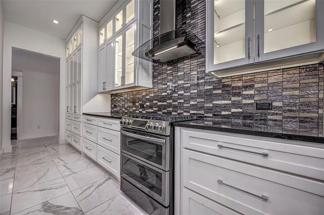 15400 Kestral Park Court, Edmond, OK 73013