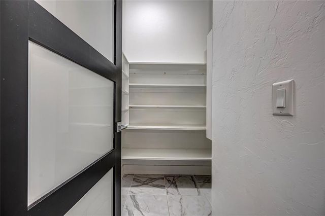 15400 Kestral Park Court, Edmond, OK 73013