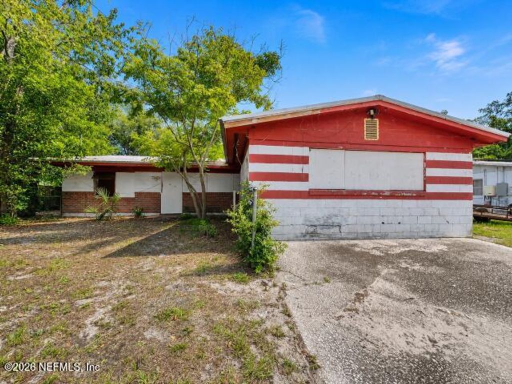 5746 TEMPEST Street, Jacksonville, FL 32244