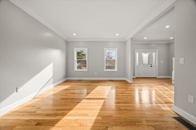 34 Oakland St, Brockton, MA 02302