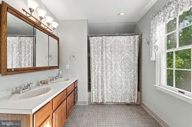 3 BRYNWOOD LN, Newtown, PA 18940