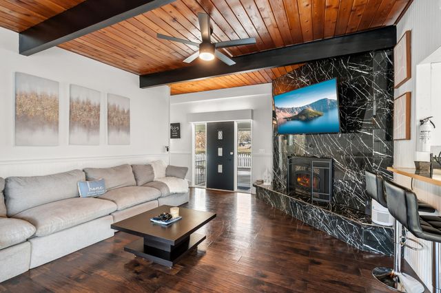 2400 Rogue River Highway, Gold Hill, OR 97525