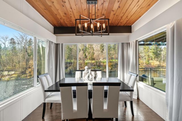 2400 Rogue River Highway, Gold Hill, OR 97525