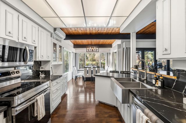 2400 Rogue River Highway, Gold Hill, OR 97525