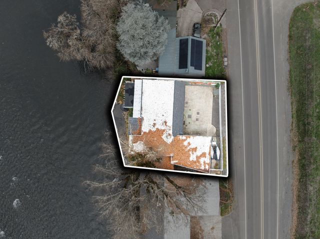 2400 Rogue River Highway, Gold Hill, OR 97525