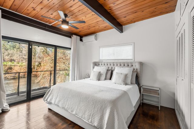 2400 Rogue River Highway, Gold Hill, OR 97525