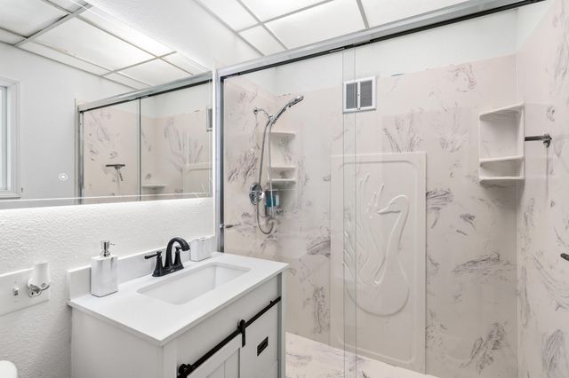 2400 Rogue River Highway, Gold Hill, OR 97525