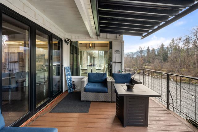 2400 Rogue River Highway, Gold Hill, OR 97525