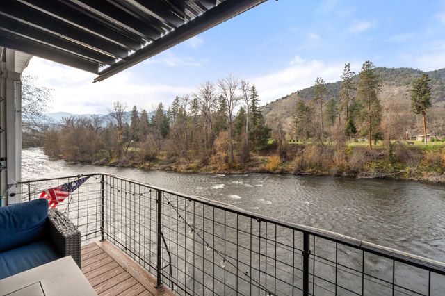 2400 Rogue River Highway, Gold Hill, OR 97525