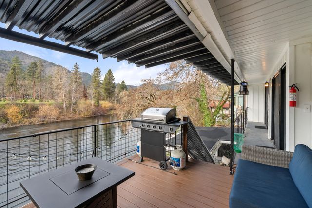 2400 Rogue River Highway, Gold Hill, OR 97525