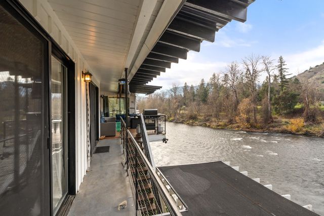 2400 Rogue River Highway, Gold Hill, OR 97525