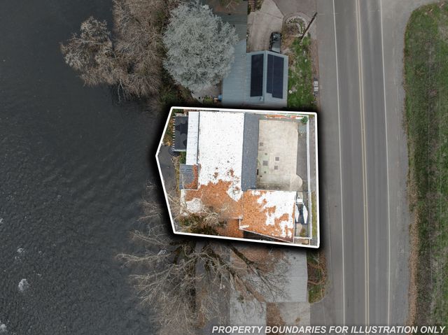 2400 Rogue River Highway, Gold Hill, OR 97525