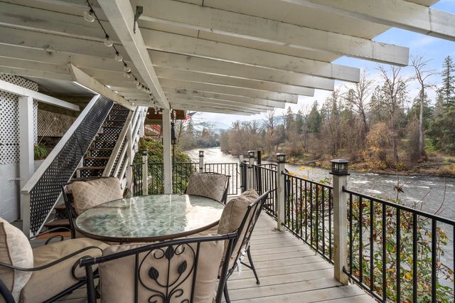 2400 Rogue River Highway, Gold Hill, OR 97525