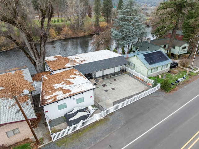 2400 Rogue River Highway, Gold Hill, OR 97525