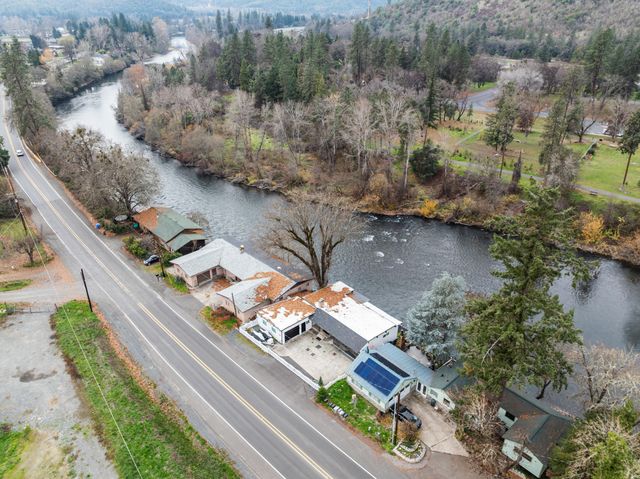 2400 Rogue River Highway, Gold Hill, OR 97525