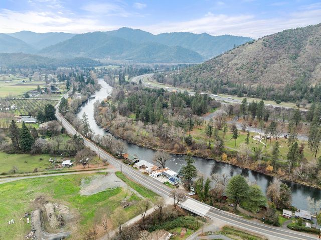 2400 Rogue River Highway, Gold Hill, OR 97525