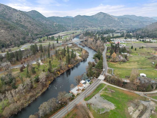2400 Rogue River Highway, Gold Hill, OR 97525