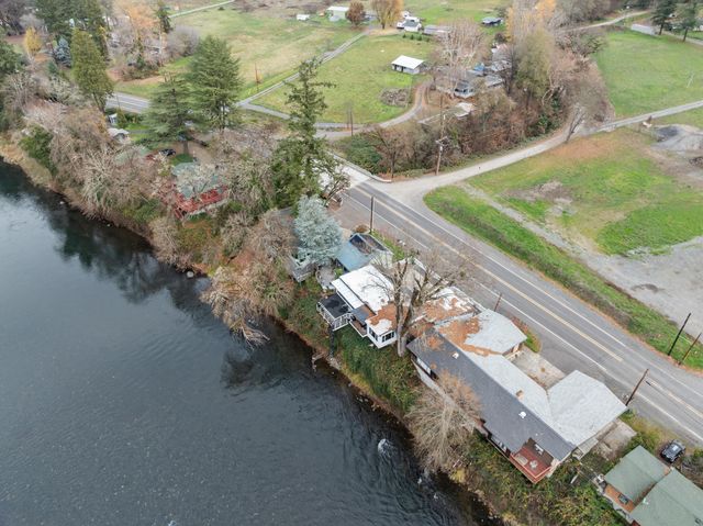 2400 Rogue River Highway, Gold Hill, OR 97525