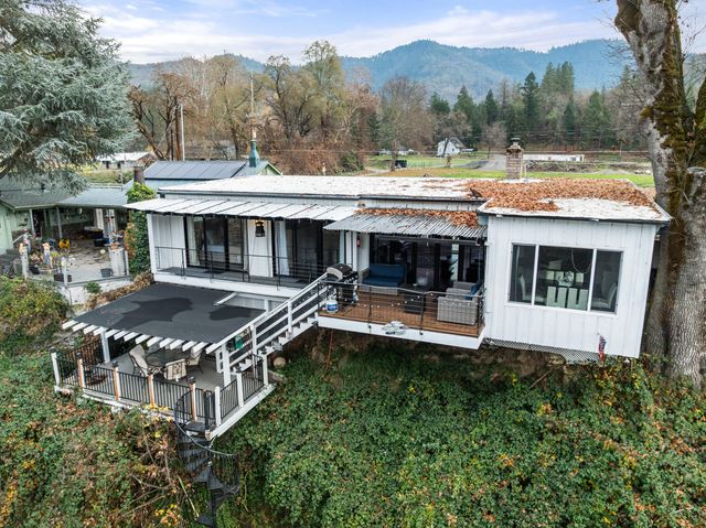 2400 Rogue River Highway, Gold Hill, OR 97525
