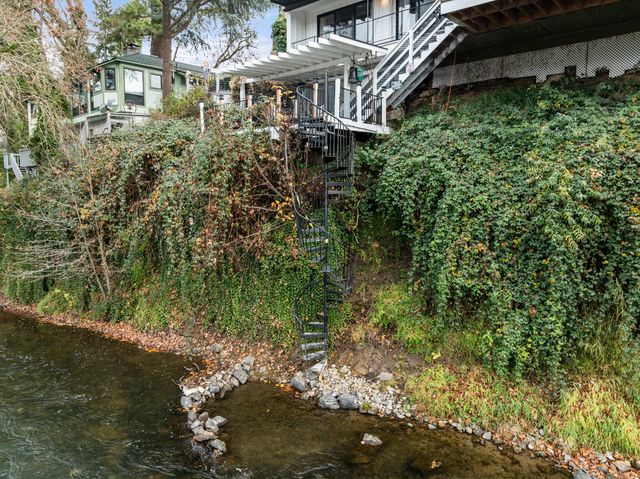 2400 Rogue River Highway, Gold Hill, OR 97525